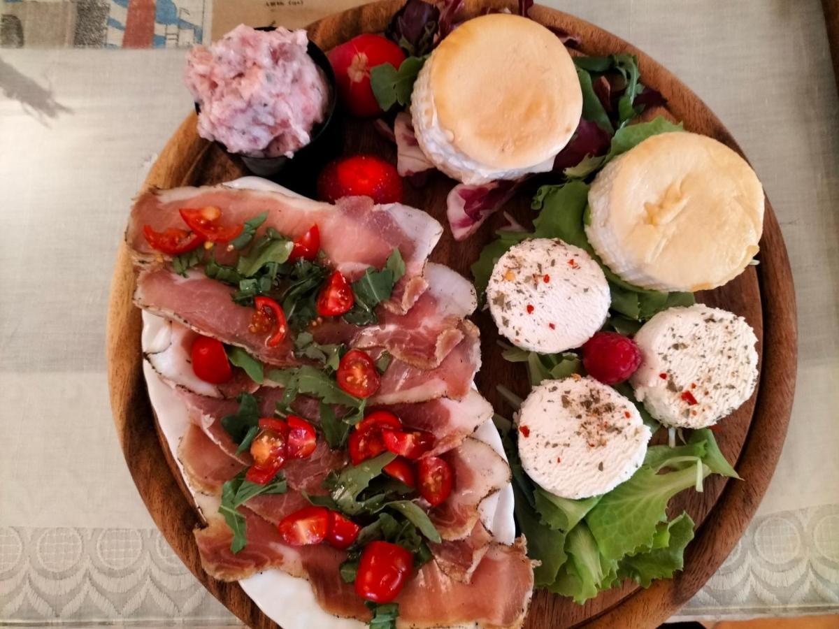 Alla tana del bianconiglio Prataccio Esterno foto